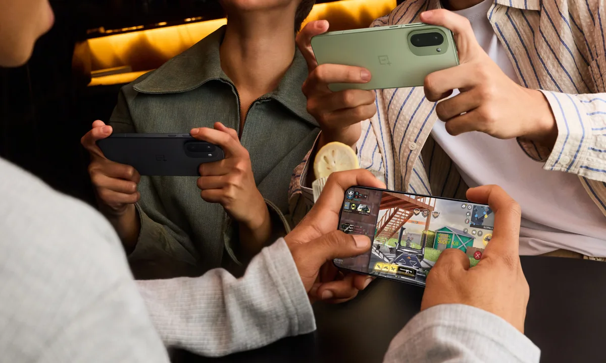 OnePlus 15R : le « flagship abordable » de OnePlus mise tout sur une batterie géante et la puissance brute 52 OnePlus 15R Press 02 scaled 1