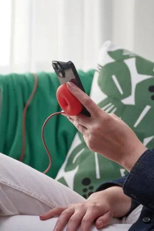 IKEA lance VÄSTMÄRKE : des chargeurs sans fil Qi2 abordables et pensés pour la maison