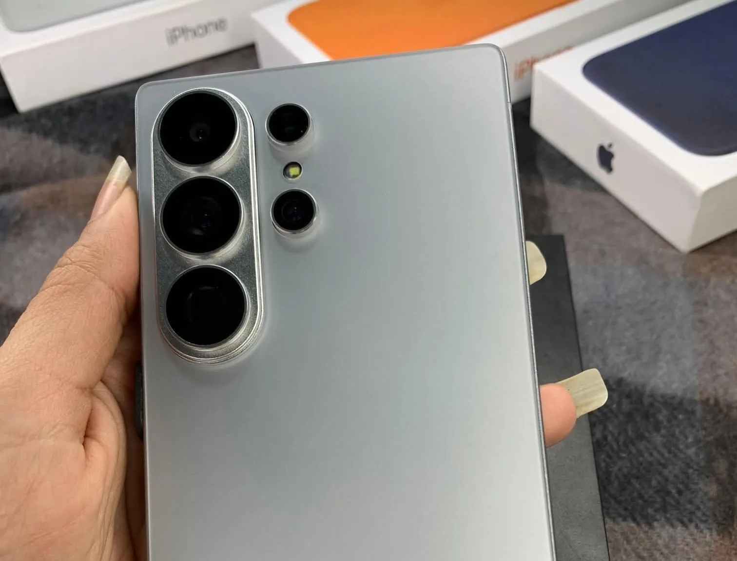 Samsung Galaxy S26 Ultra : Les photos volées révèlent un nouveau bloc photo