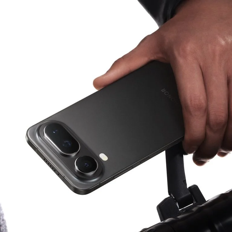 Honor Magic 8 Pro Air : un smartphone compact avec une triple caméra haut de gamme dévoilée par une fuite 66 Honor Magic 8 Pro Air balck