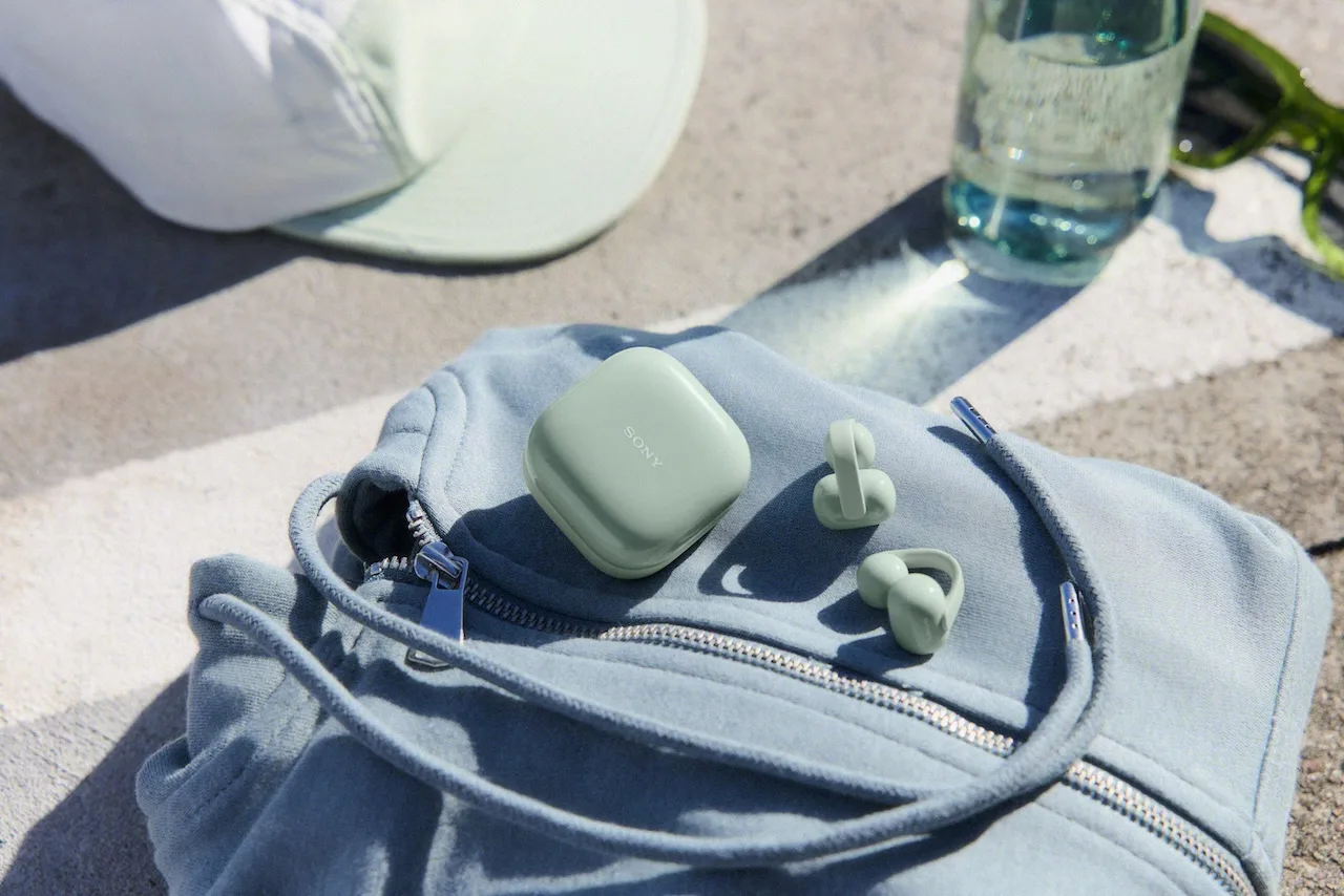 LinkBudsClip Green In situation Large