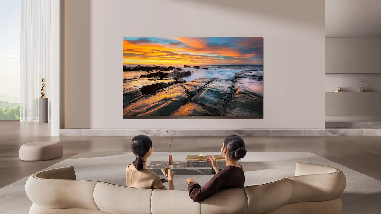 CES 2026 : TCL X11L, le Mini LED à 10 000 nits qui veut dépasser le RGB LED 58 X11L Lifestyle1