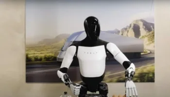 Tesla Optimus 2027 : Elon Musk promet la vente de son robot au grand public