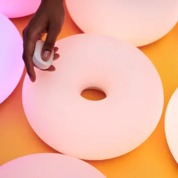 IKEA VARMBLIXT : La lampe "Donut" devient intelligente et compatible Matter