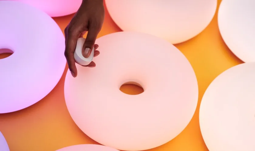 IKEA VARMBLIXT : La lampe "Donut" devient intelligente et compatible Matter