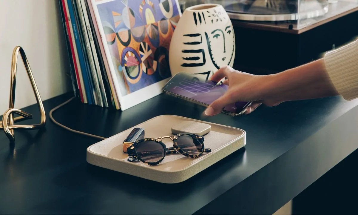 Twelve South Valet : un plateau de recharge sans fil qui se fond dans la décoration 59 valet wireless charging pad 1