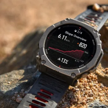 Amazfit T-Rex Ultra 2 : la montre « baroudeuse » passe en titane et vise le trône des robustes premium