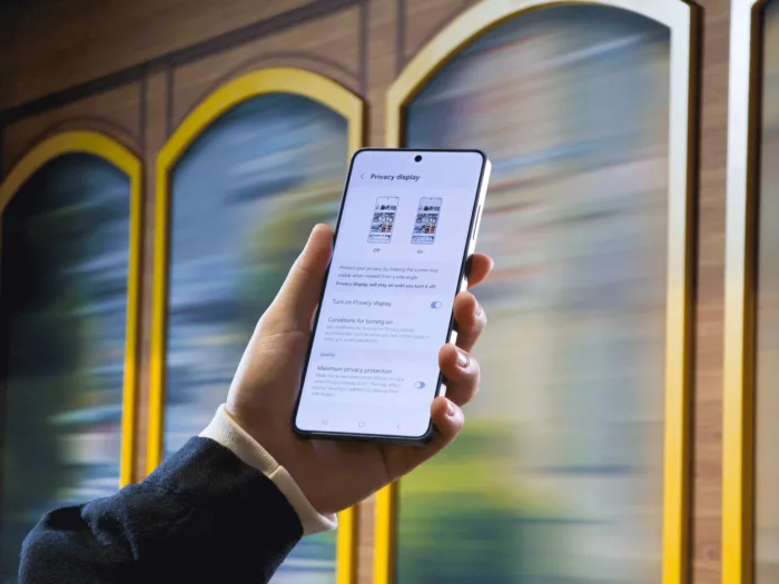 Privacy Display : Comment Samsung rend votre écran invisible pour vos voisins avec son Galaxy S26 Ultra ?