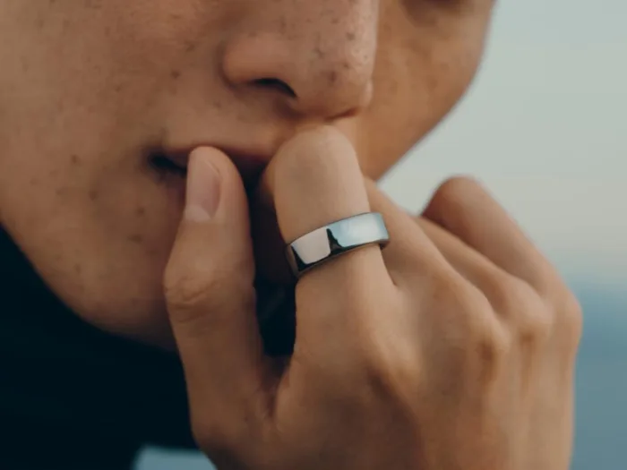 Oura rachete Doublepoint : Bientôt des commandes gestuelles pour la bague ?