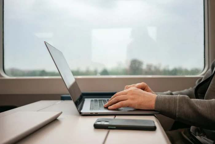 Fin de l’anonymat ? Une IA d’Anthropic peut vous identifier pour moins de 4 dollars