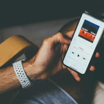 Apple Music lance les Transparency Tags : L'IA musicale enfin sous surveillance ?