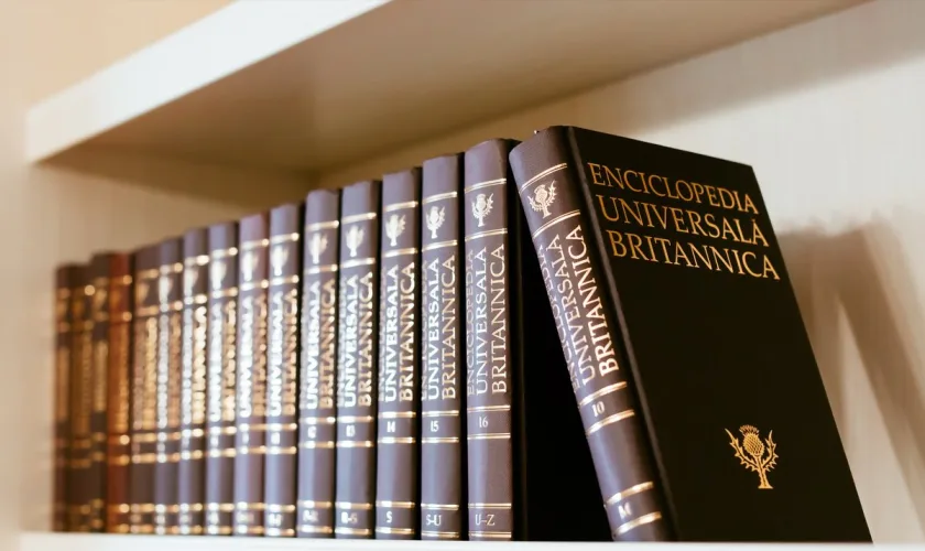 Droit d'auteur : Britannica et Merriam-Webster attaquent OpenAI en justice