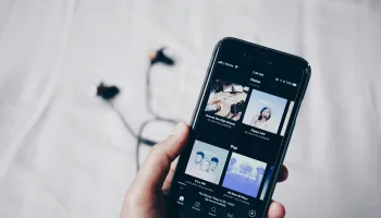 Spotify : la gestion des dossiers de playlists arrive enfin sur mobile !