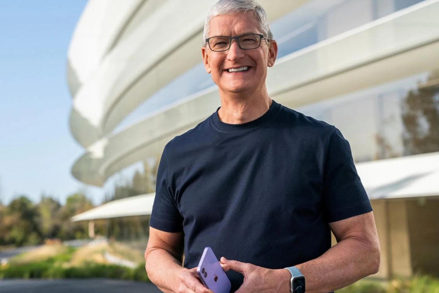 Tim Cook reste chez Apple, mais la transition au sommet révèle les fragilités du groupe