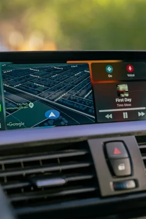 WhatsApp arrive enfin sur Apple CarPlay : Ce qui va changer !