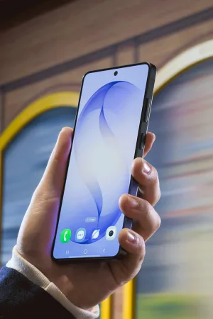 Galaxy Z Fold 8 et Z Flip 8 : Pourquoi Samsung ferait l'impasse sur l'OLED M14