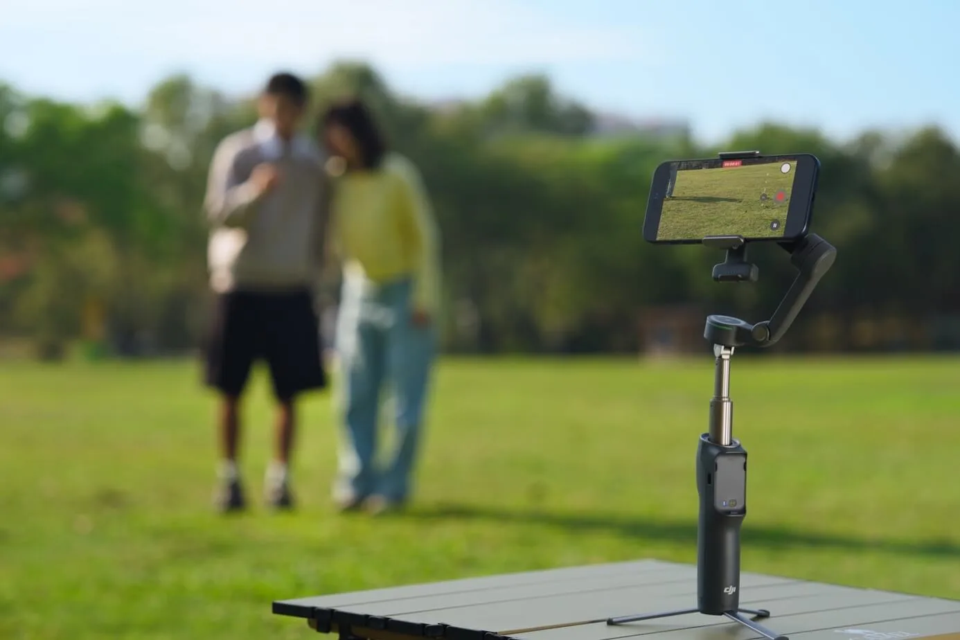 DJI Osmo Mobile 8P : un gimbal avec écran détachable et suivi intelligent avancé