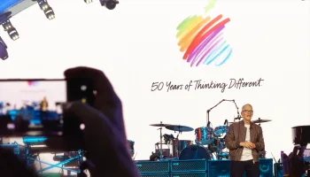 Apple fête ses 50 ans : Tim Cook réactive l'esprit de Steve Jobs