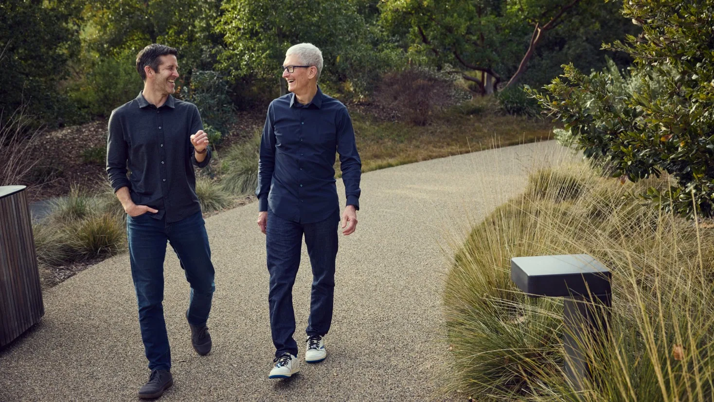 John Ternus : qui est le futur CEO d’Apple qui succède à Tim Cook ?