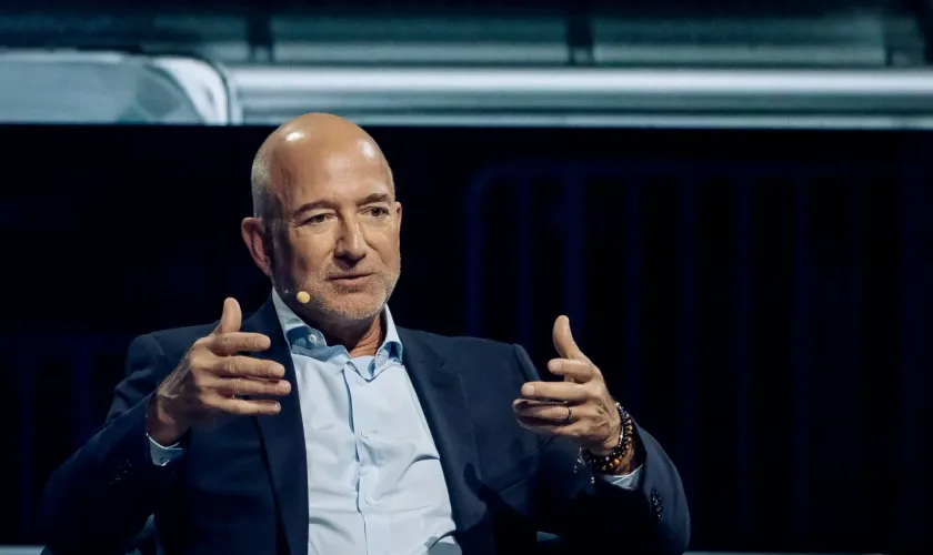 Project Prometheus : Pourquoi Jeff Bezos mise tout sur l’IA « physique » ?