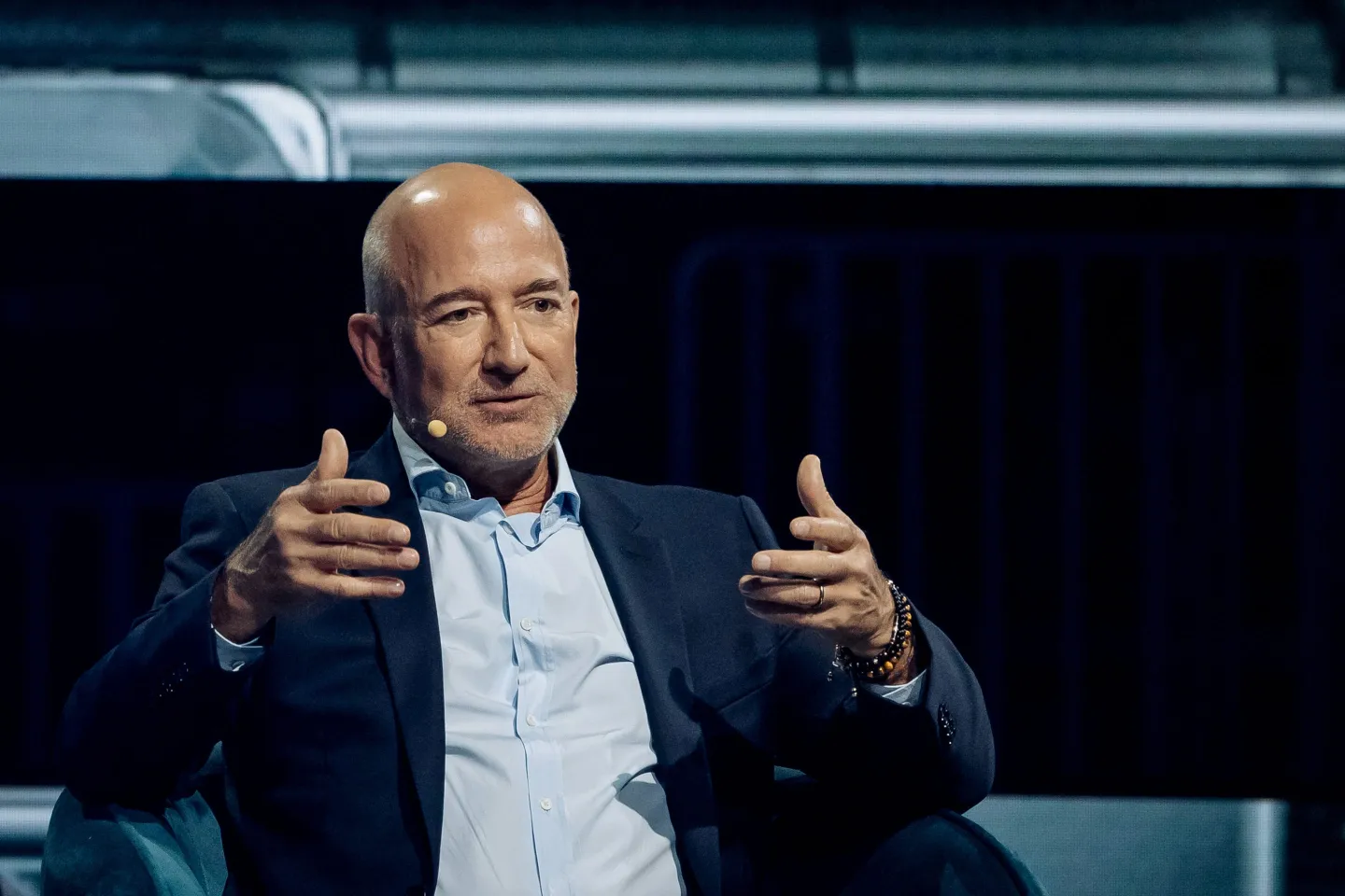Project Prometheus : Pourquoi Jeff Bezos mise tout sur l’IA « physique » ?