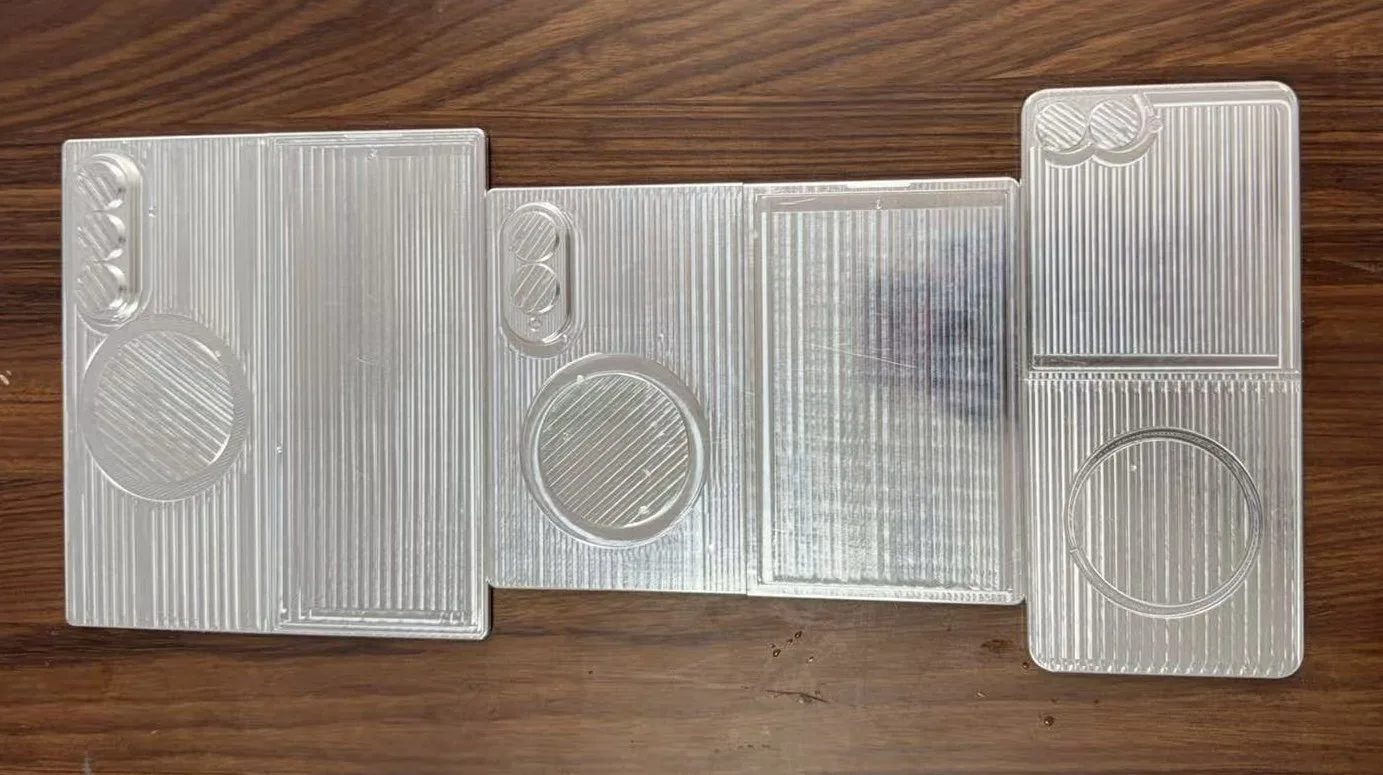 Galaxy Z Fold 8, Galaxy Z Flip 8 et Galaxy Z Wide Fold : Samsung accélère face à la menace de l’iPhone pliable