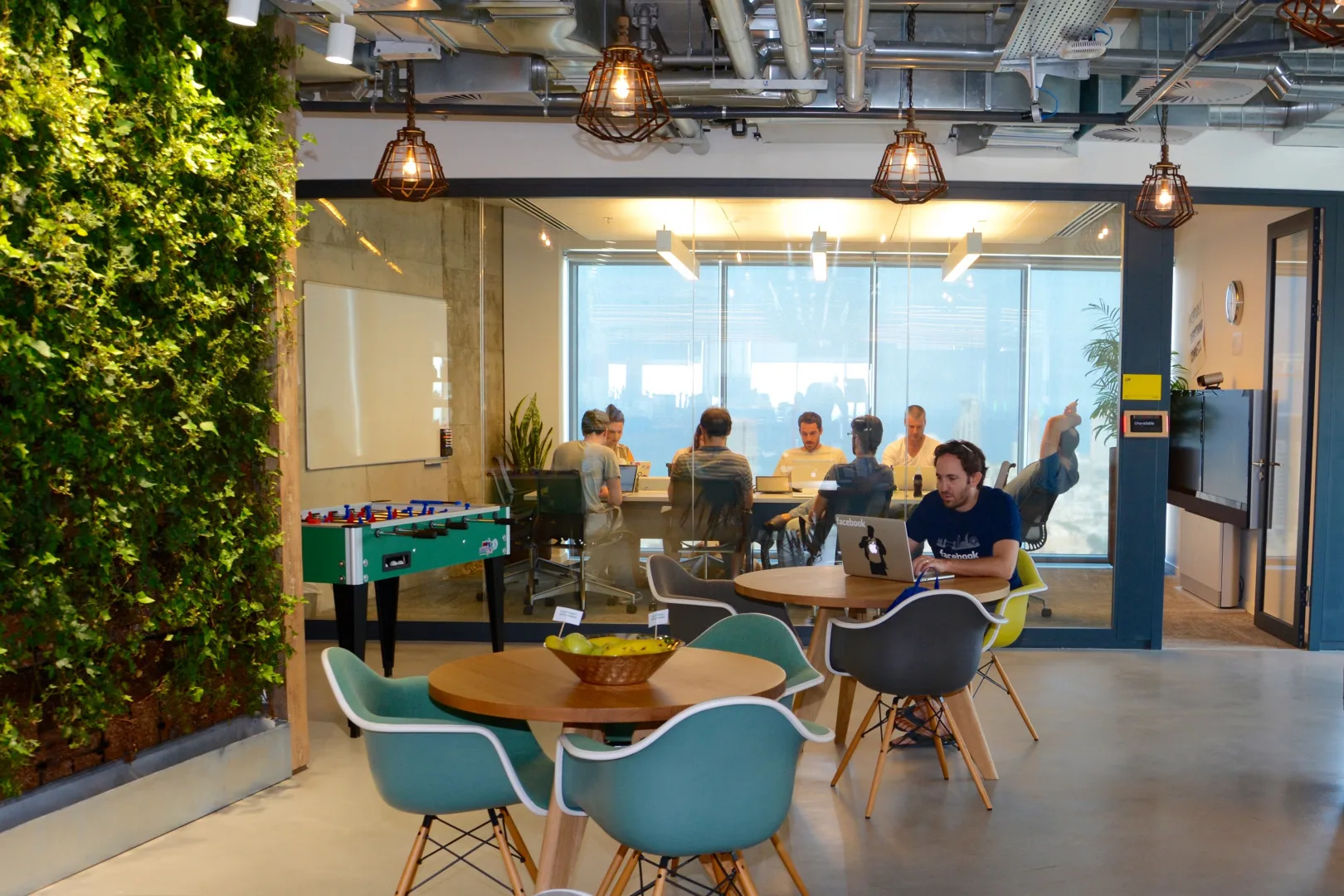 Meta supprime 8 000 emplois pour financer sa nouvelle offensive dans l’IA