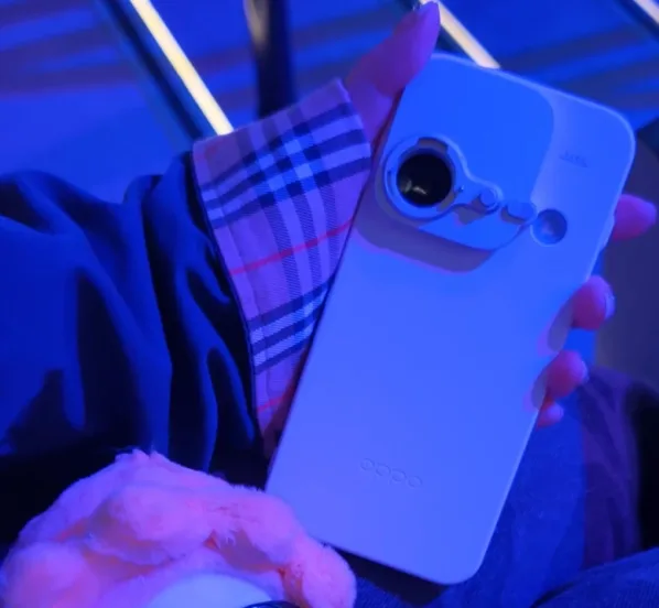 Oppo Find X9s Pro telephoto zoom accessory 1 1