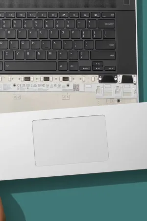Framework Laptop 16 : touchpad haptique, OCuLink eGPU et design premium amélioré