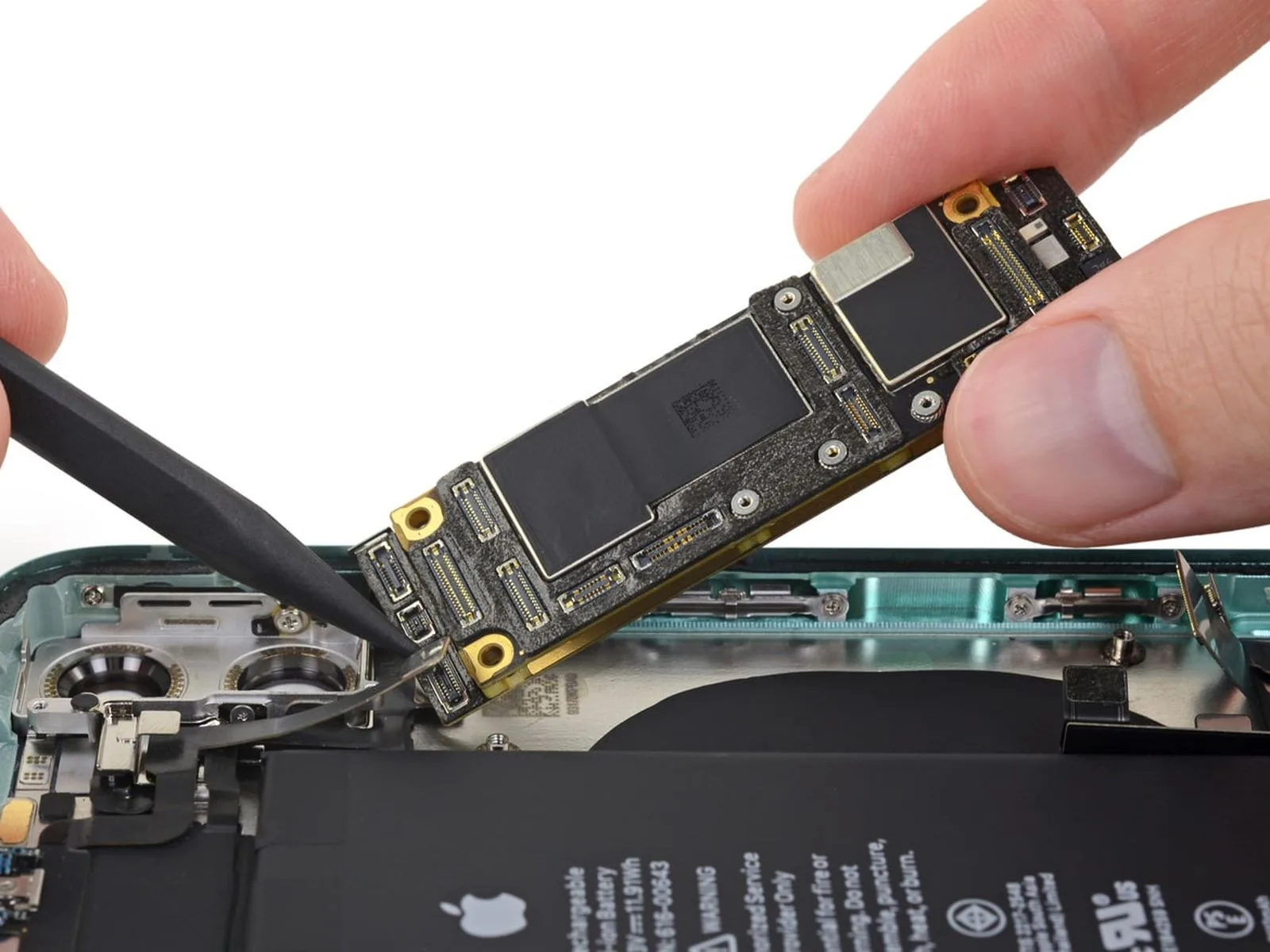 Apple et crise de la mémoire DRAM : Une stratégie pour étouffer les rivaux ?