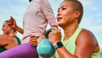 Fitbit muscle son coach IA : des plans plus personnalisés et un Score de sommeil plus lisible