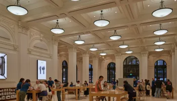 Apple accélère sa révolution produit : iPhone 20, lunettes connectées et OLED partout