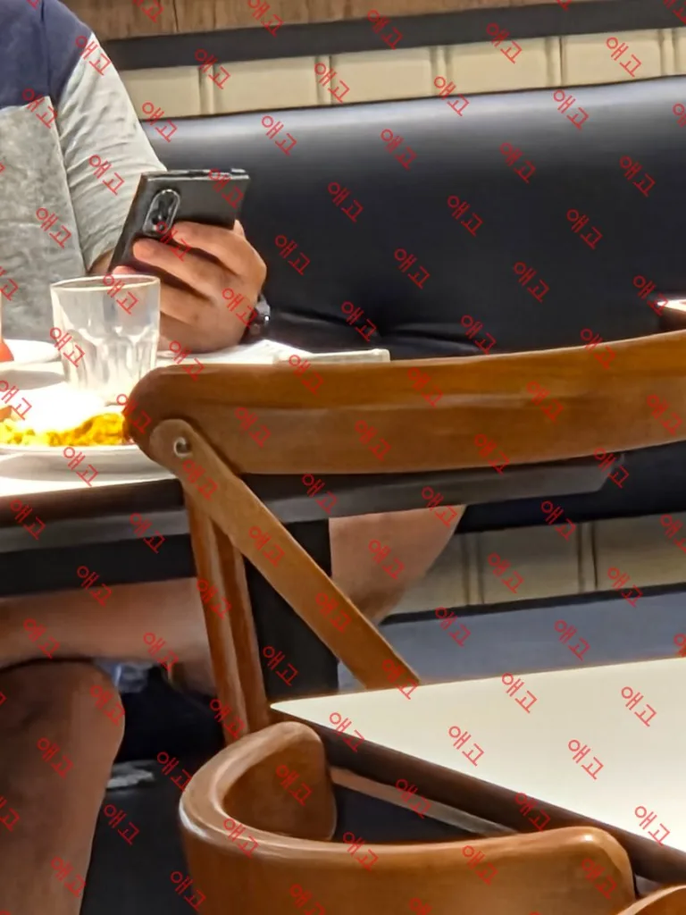Galaxy Z Fold 8 : une fuite réelle confirme un design plus large et une nouvelle stratégie Samsung 80 1780156802 1