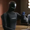 Xiaomi montre son robot humanoïde capable d’utiliser un smartphone comme un humain
