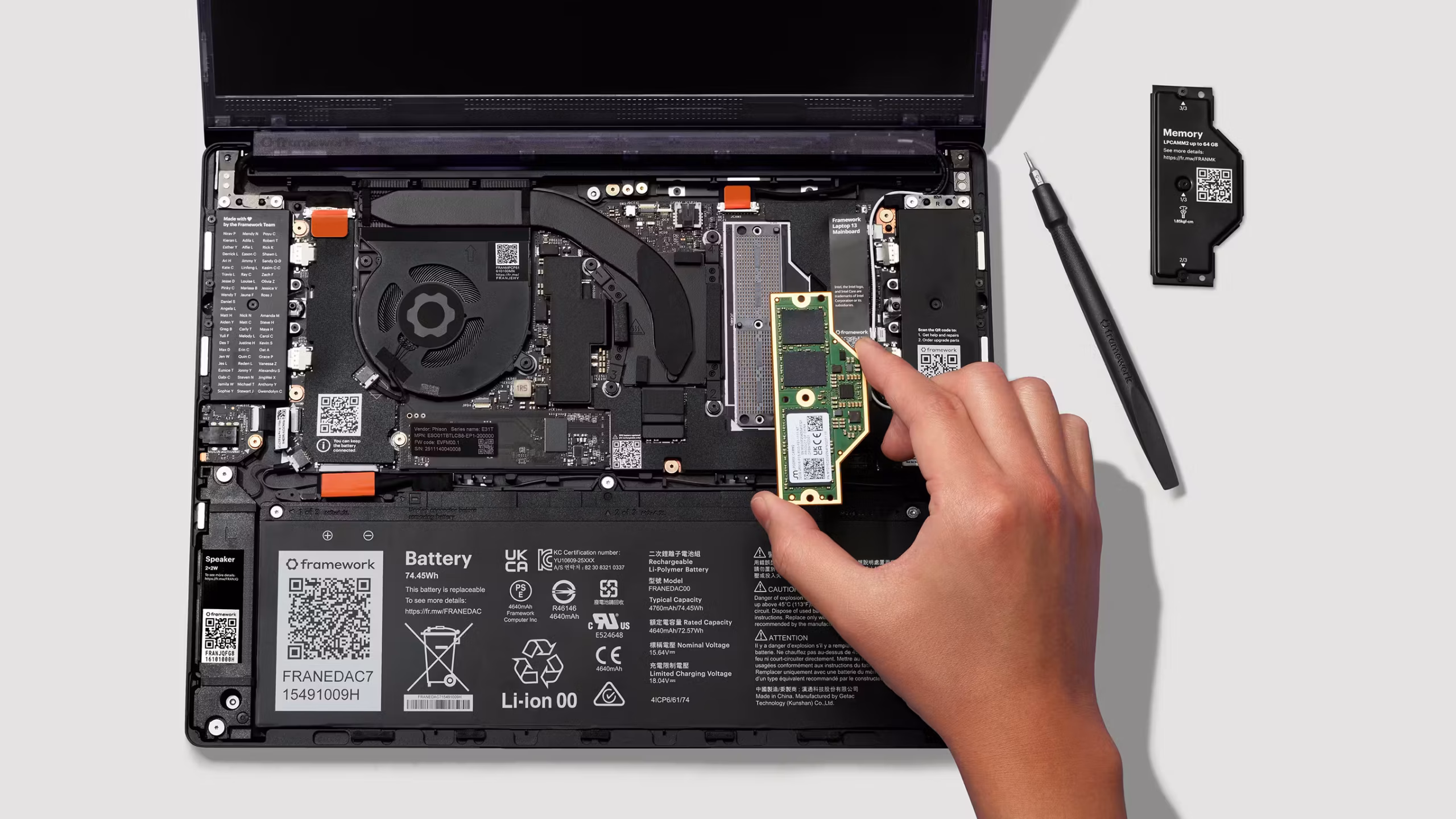 Framework Laptop 13 Pro retardé : les premières livraisons repoussées à juillet 59 aeNyLJ1ZCF7ETVEy fw13pro family overview LPCAMM installation scaled