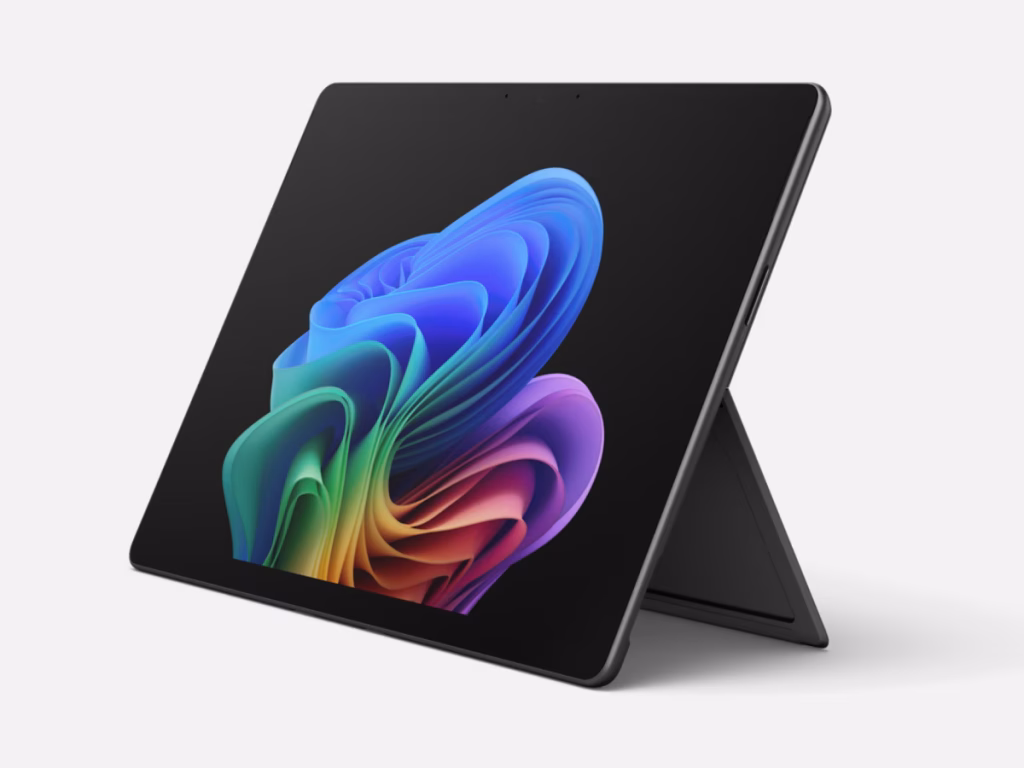 Microsoft lance les Surface Laptop 8 et Surface Pro 12 avec Snapdragon X2 et jusqu’à 20 heures d’autonomie 61 b01 Surface Pro Snapdragon 12Ed MD Front Left