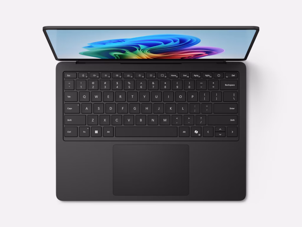 Microsoft lance les Surface Laptop 8 et Surface Pro 12 avec Snapdragon X2 et jusqu’à 20 heures d’autonomie 60 b02 Surface Laptop Snapdragon 8Ed HD Top Down