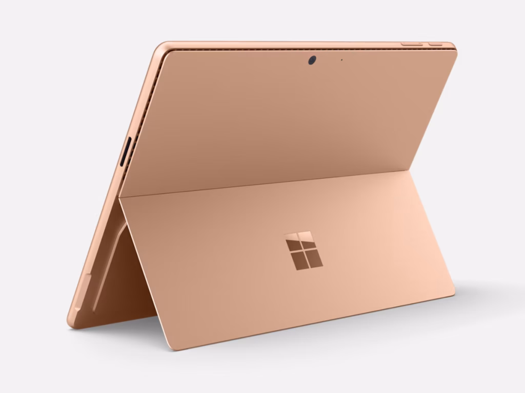 Microsoft lance les Surface Laptop 8 et Surface Pro 12 avec Snapdragon X2 et jusqu’à 20 heures d’autonomie 62 b02 Surface Pro Snapdragon 12Ed MB Rear Left