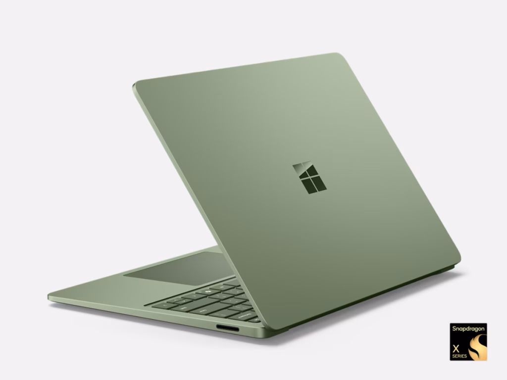 Microsoft lance les Surface Laptop 8 et Surface Pro 12 avec Snapdragon X2 et jusqu’à 20 heures d’autonomie 57 b03 Surface Laptop Snapdragon 8Ed HR Rear Left