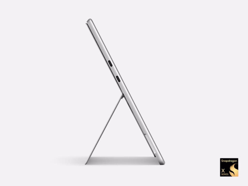 Microsoft lance les Surface Laptop 8 et Surface Pro 12 avec Snapdragon X2 et jusqu’à 20 heures d’autonomie 63 b03 Surface Pro Snapdragon 12Ed MC Right Profile