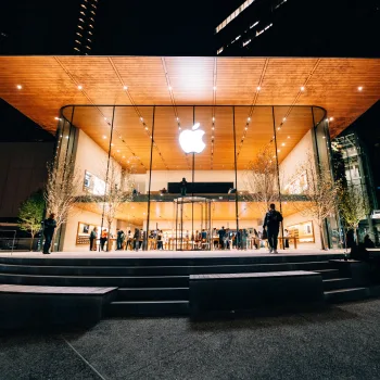 Apple prépare une vague de produits inédite : iPhone pliable, lunettes IA et AirPods avec caméra dès 2026-2027