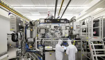 ASML accélère la production de ses machines EUV pour répondre à la demande mondiale en IA