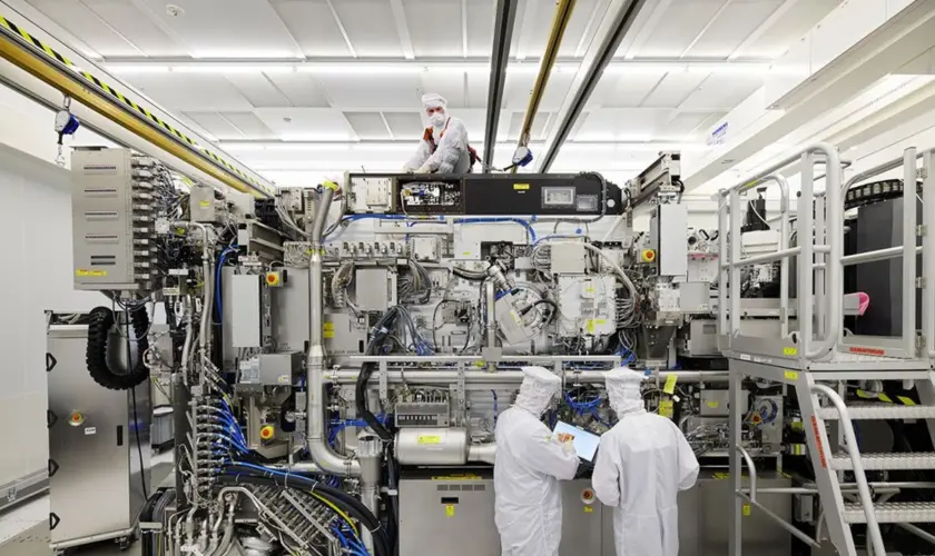ASML accélère la production de ses machines EUV pour répondre à la demande mondiale en IA 57 ASML accélère la production de ses machines EUV pour répondre à la demande mondiale en IA