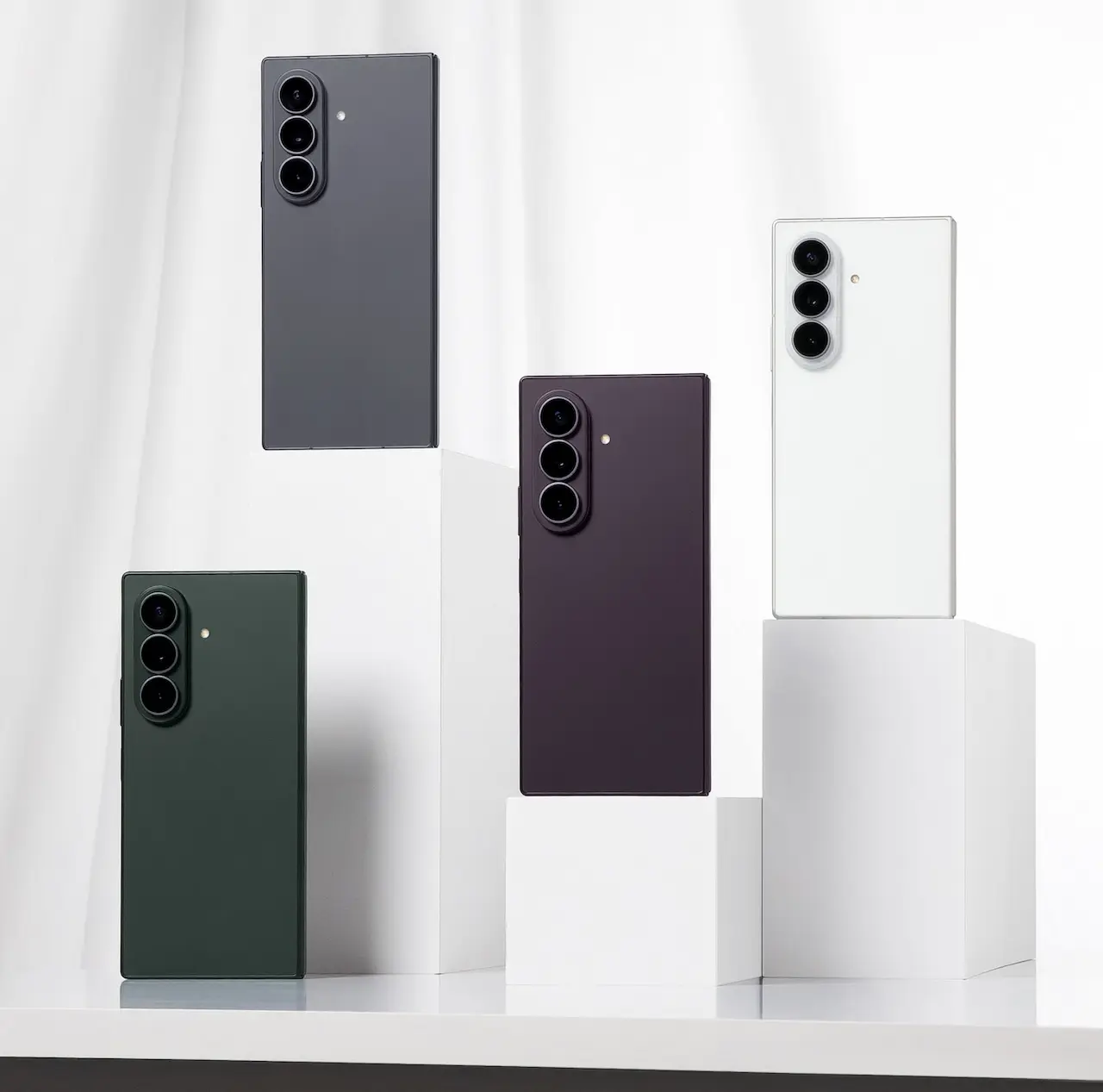 Samsung Galaxy Z Fold 8 Ultra officiel : le premier Fold « Ultra » mise sur la puissance, la photo et l’IA 61 216 lifestyle product galaxy zfold8 ultra family 2