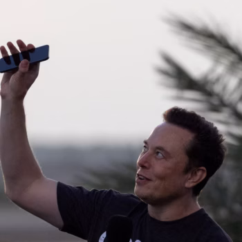 Elon Musk dément les rumeurs autour d’un smartphone SpaceX dopé à l’IA