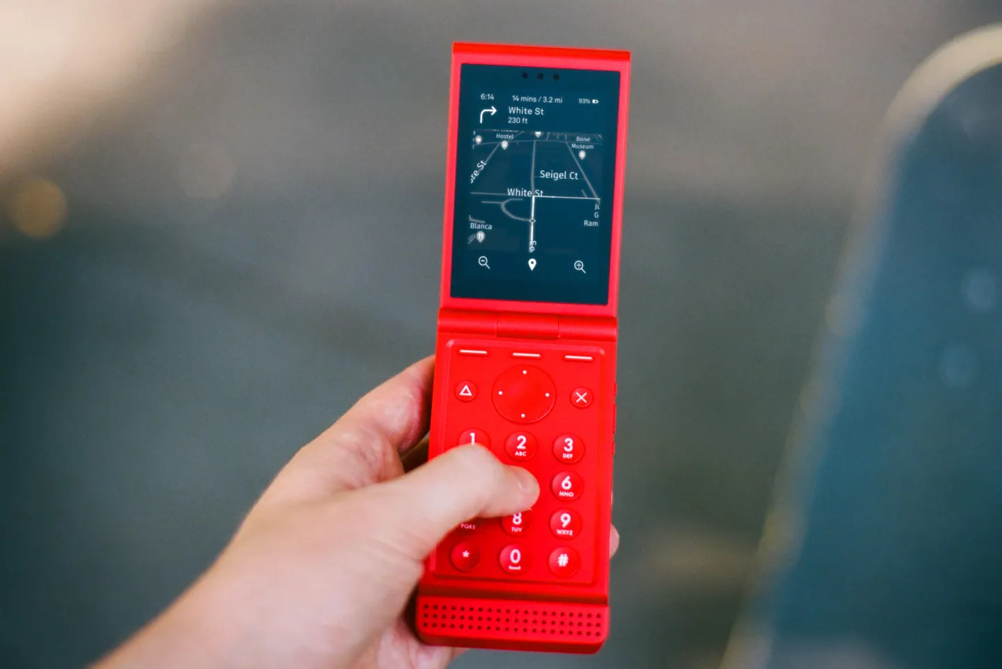 Light Flip : le téléphone à clapet 5G qui fait le pari du minimalisme 59 Directions Red