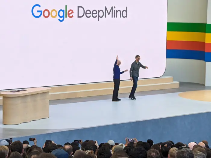 Google DeepMind : retards de Gemini, départs de chercheurs et tensions internes fragiliseraient l’IA de Google