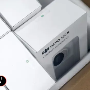 Insta360 X6 : la boîte officielle confirme la vidéo 8K, une autonomie de 140 minutes et des objectifs interchangeables