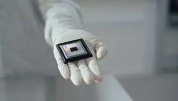 Google travaillerait sur Frozen v2, une puce IA dédiée à Gemini gravée directement dans le silicium 56 Google travaillerait sur Frozen v2, une puce IA dédiée à Gemini gravée directement dans le silicium