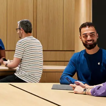 Apple teste « Live Notes » dans ses Apple Store : une IA pour résumer automatiquement les échanges au Genius Bar